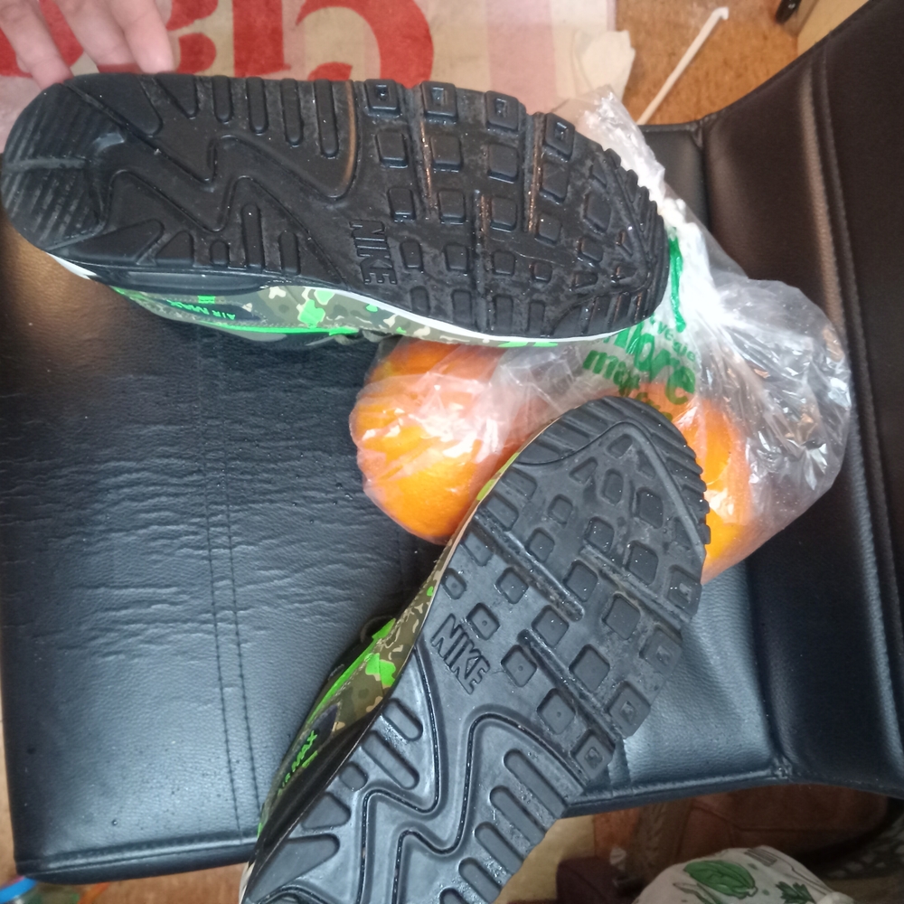 Nikeairmax Rare Edition Size 6Kids Sneakers Bright Green and Black Camo - Picture 2 of 5